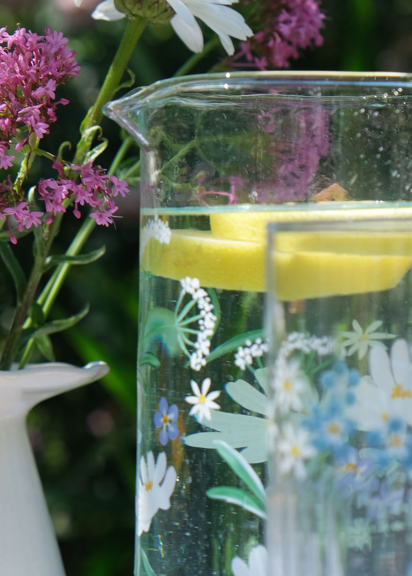 Cruche en verre recyclé Cosmos & Forget Me Nots