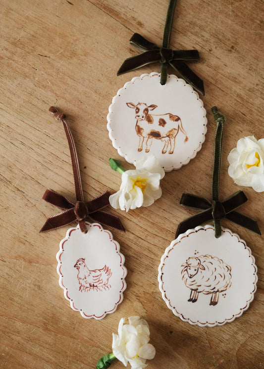 Petite décoration murale en forme de fraise verte