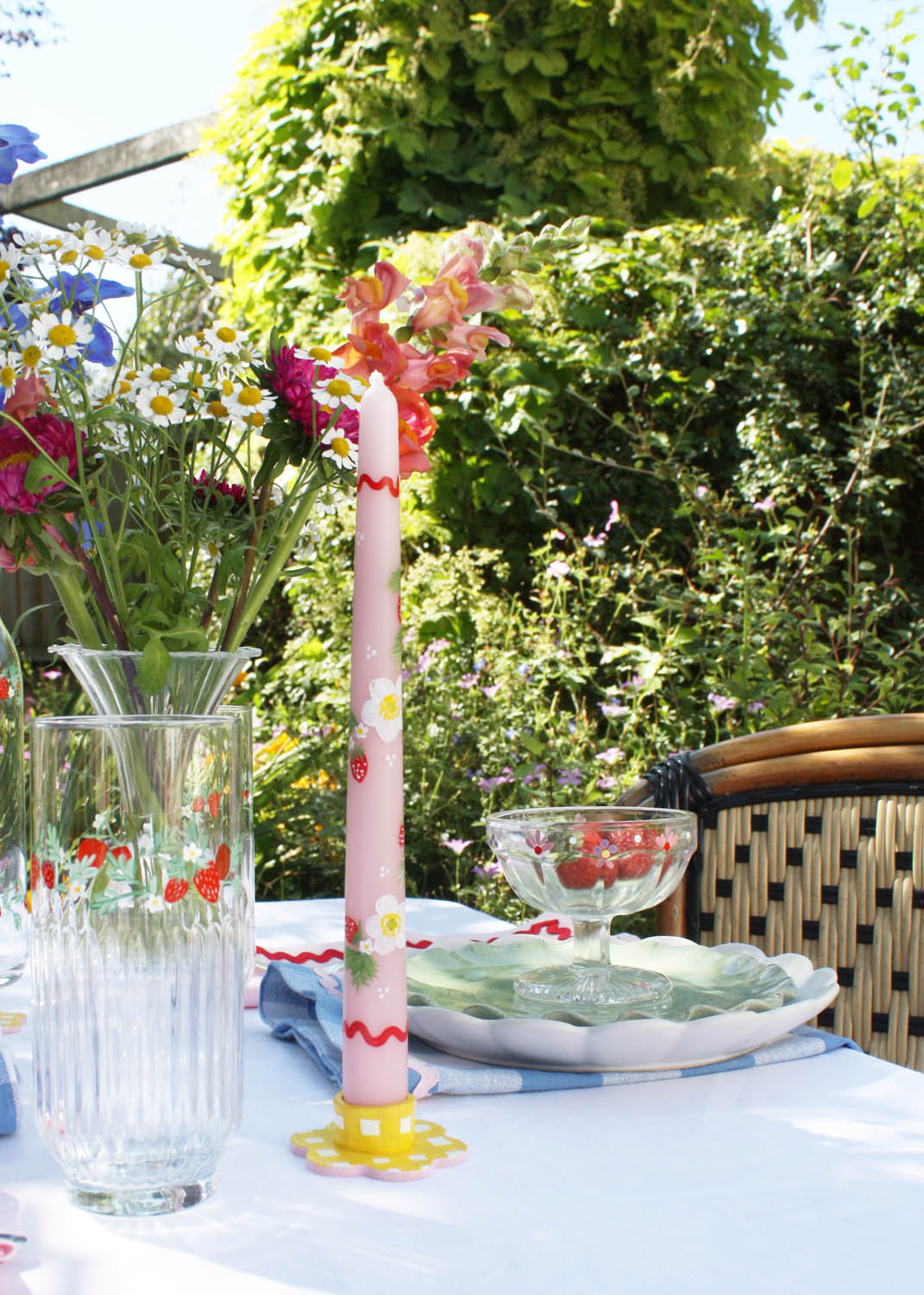 Summer strawberry candle