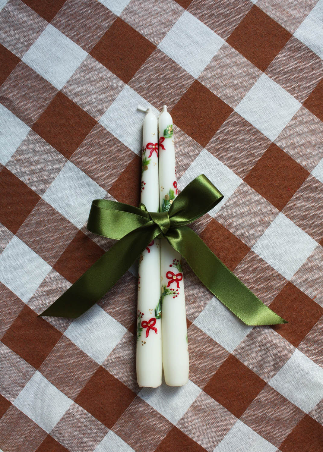 Red velvet bow garland candle