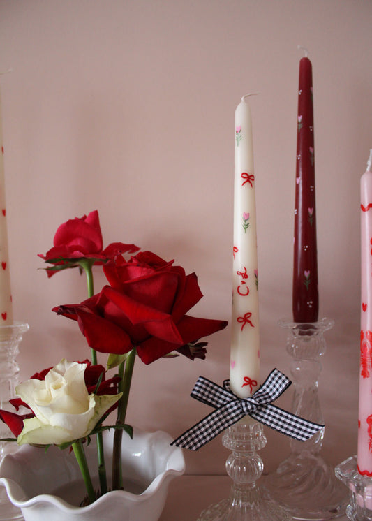 Bougie ivoire noeud rouge & coeur rose