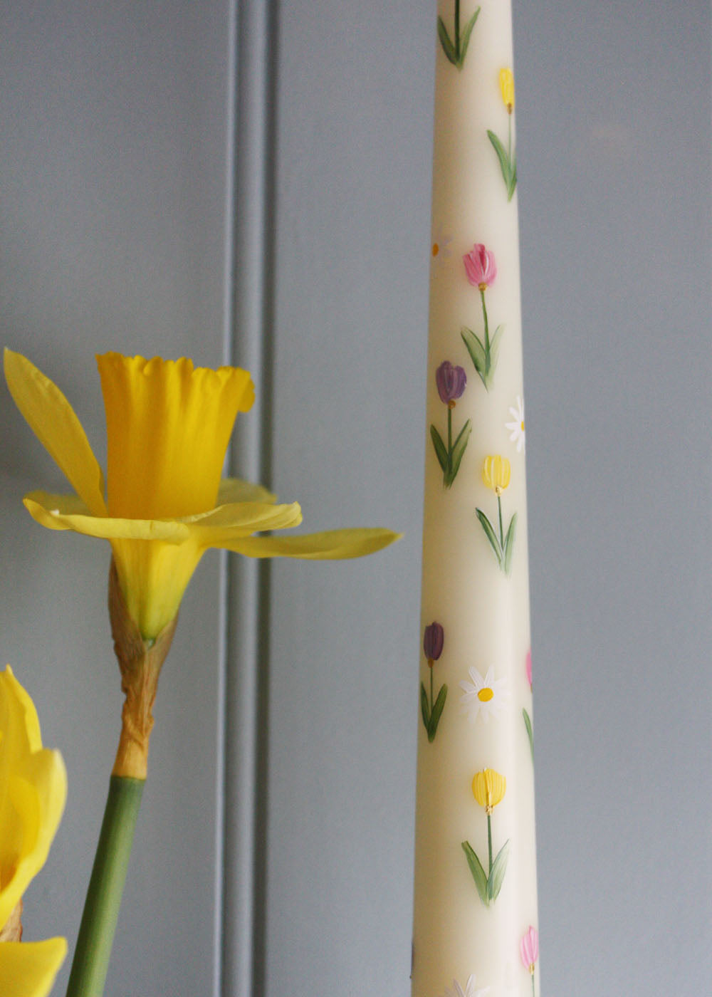 Tulips & daisies candle