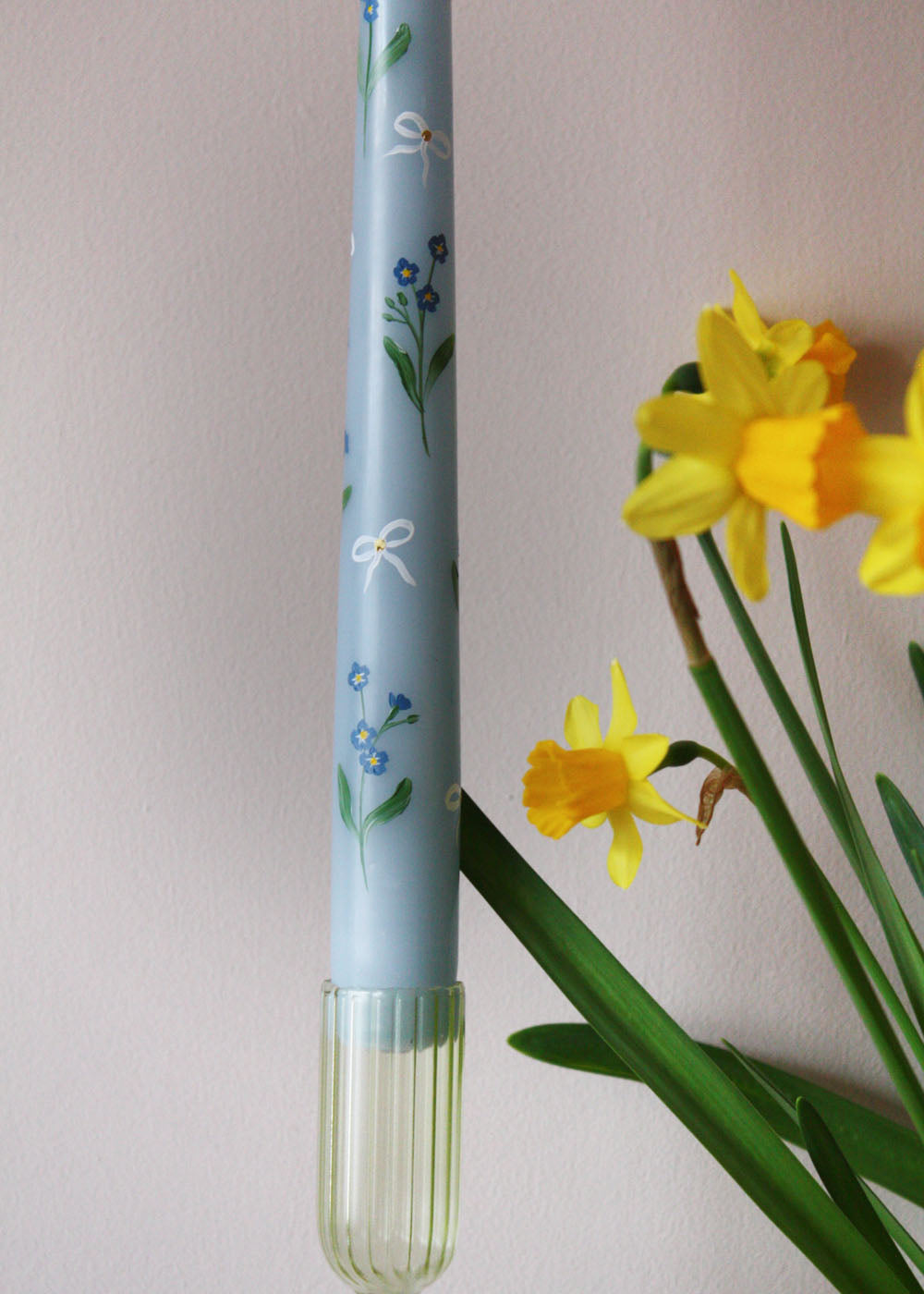 Forget me nots & bows candle