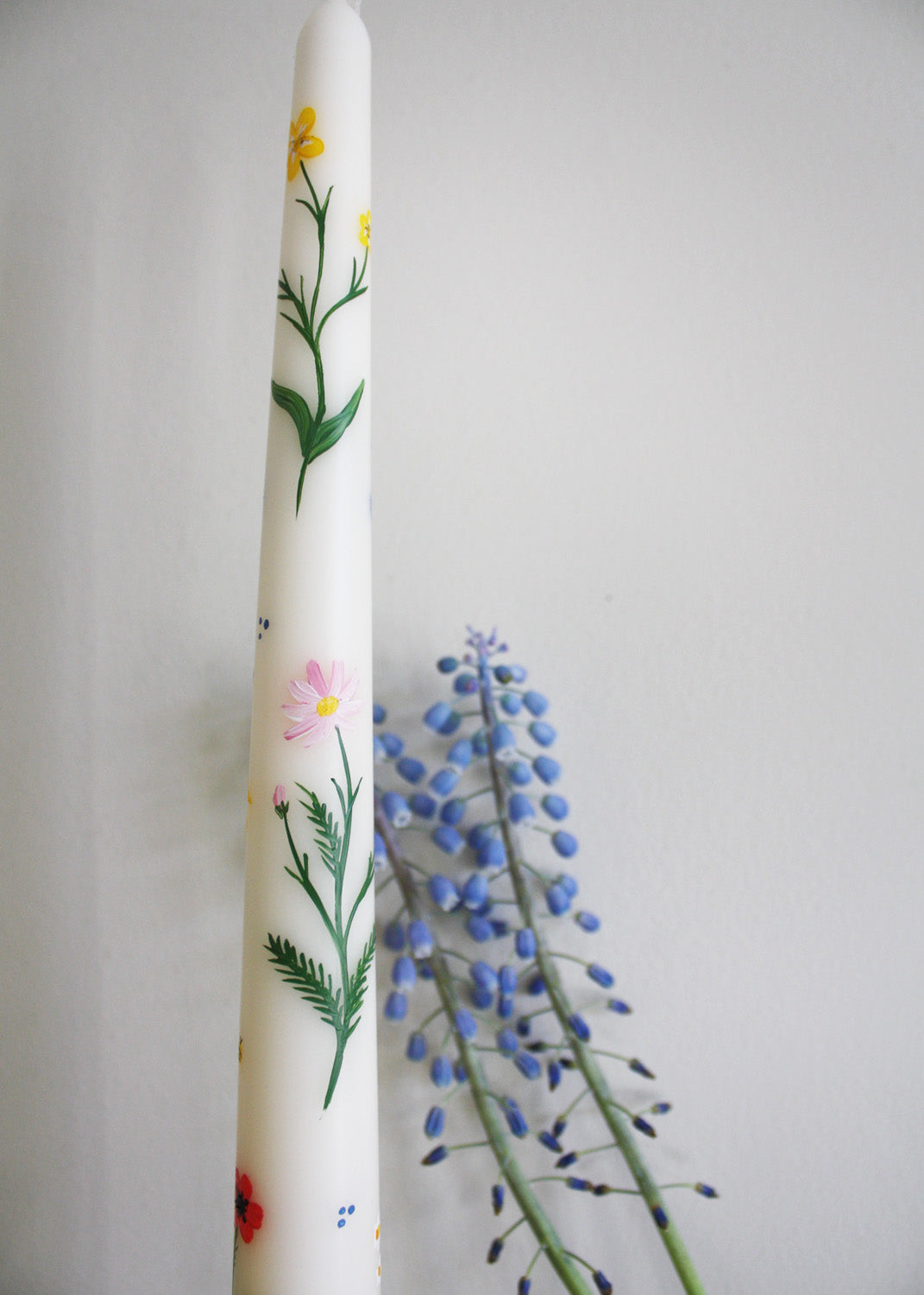 Rainbow wild flowers candle
