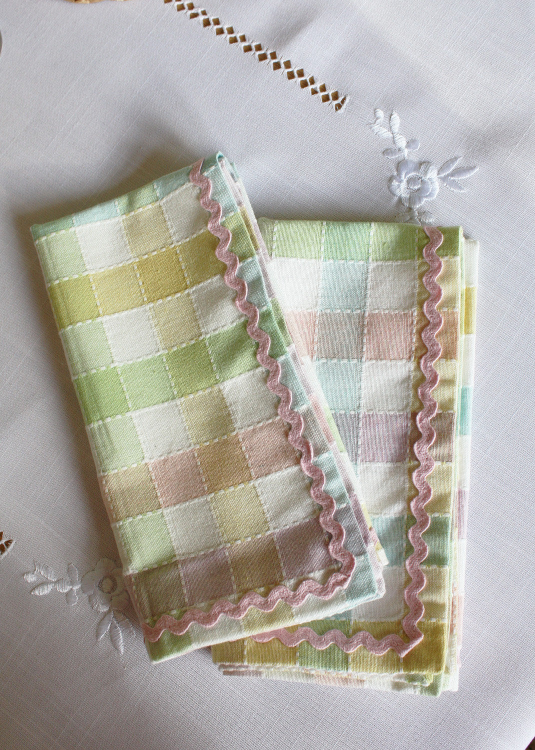 Perfect pastel & pink ric-rac napkin set of 2