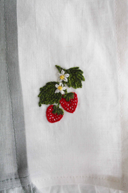 Torchon de luxe à volants en lin fraise