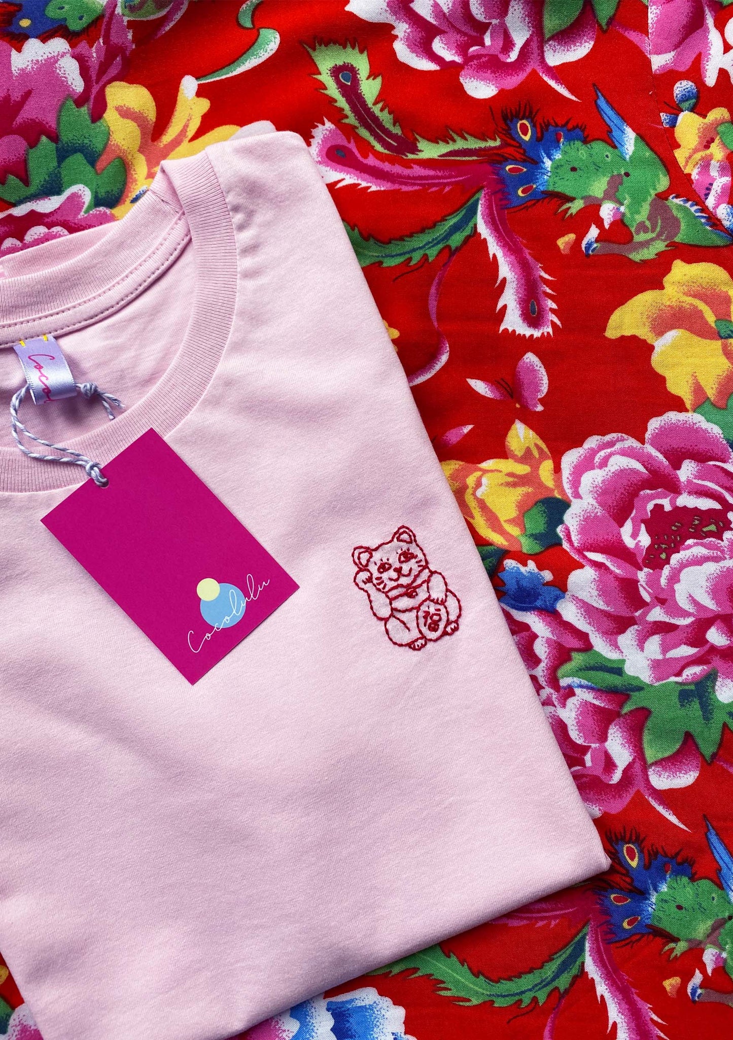 T-shirt chat porte-bonheur en coton bio rose