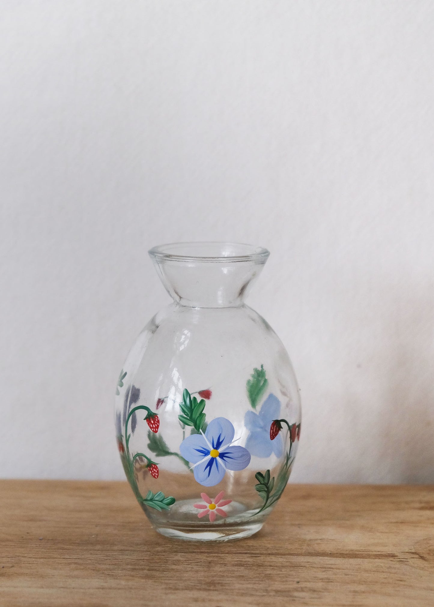 Strawberry & hydrangea bud vase