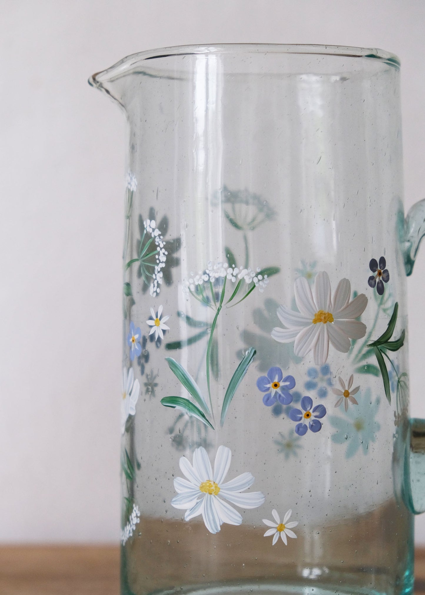 Cruche en verre recyclé Cosmos &amp; Forget Me Nots