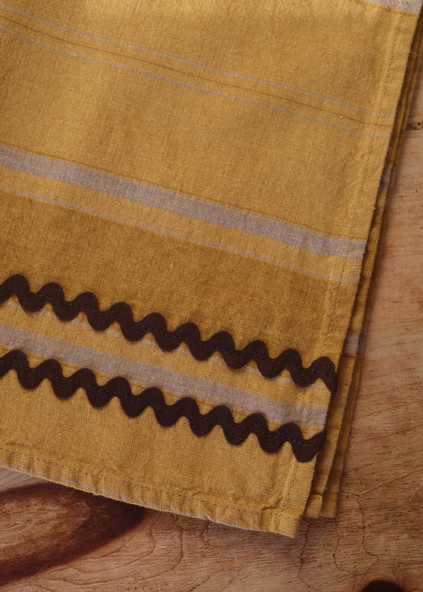 Torchon à volants en lin échinacée