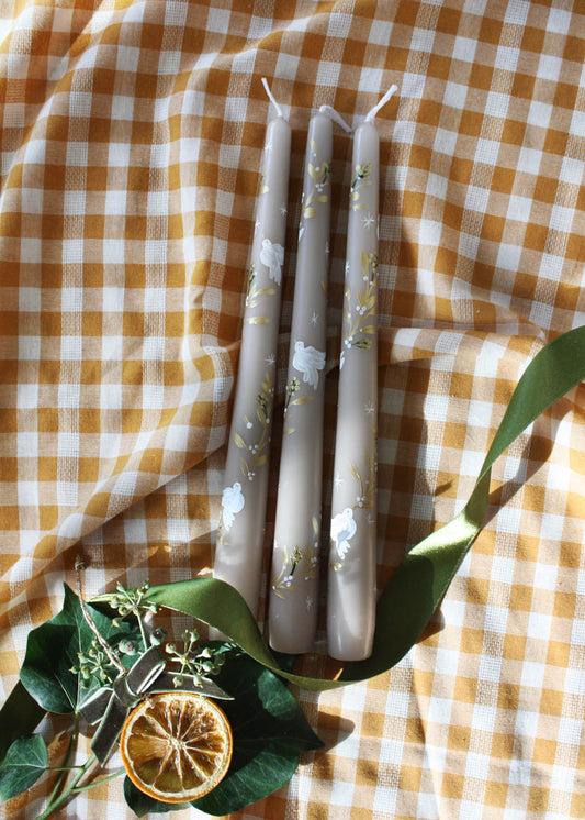 Dove & golden garland candle