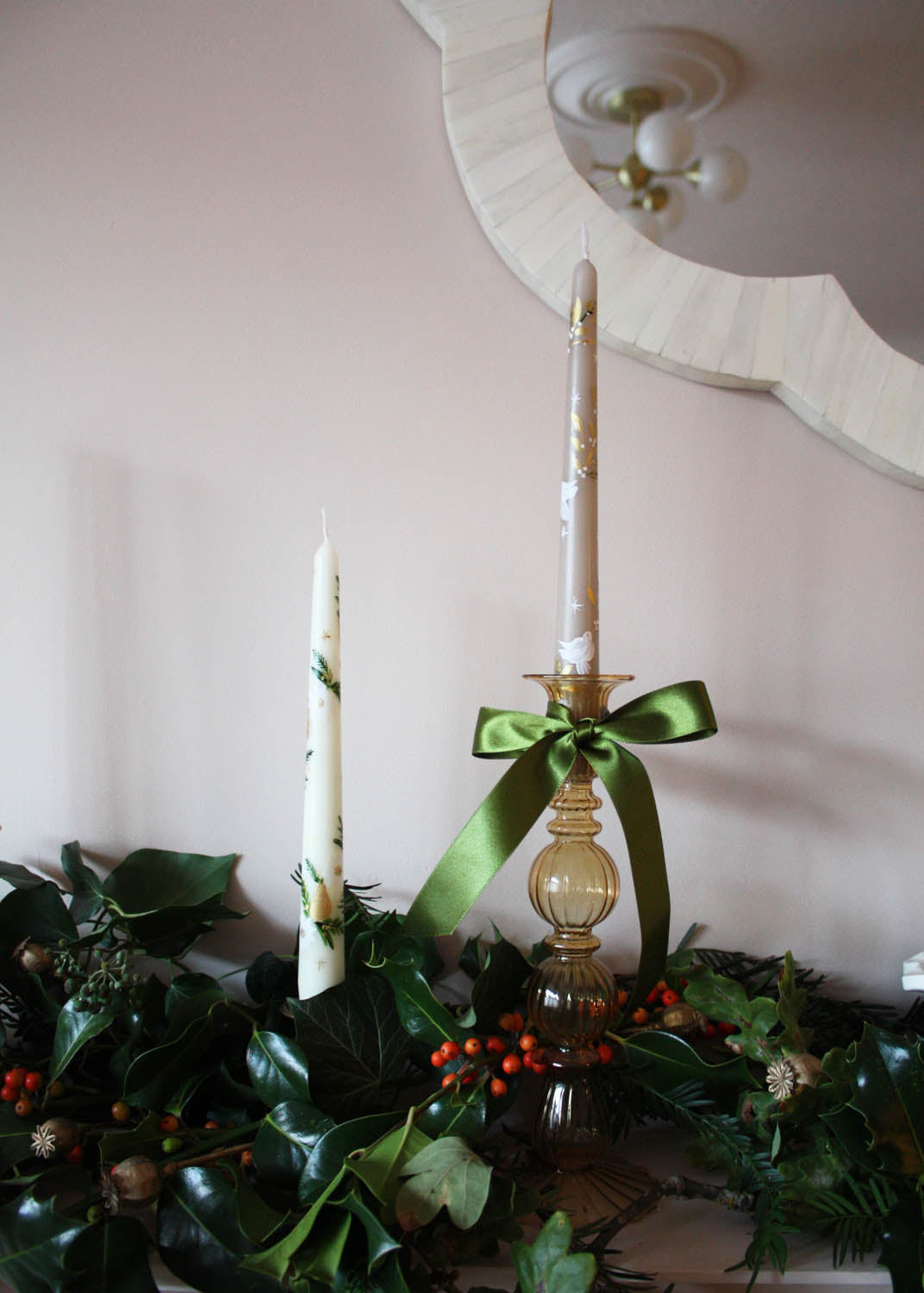 Dove & golden garland candle