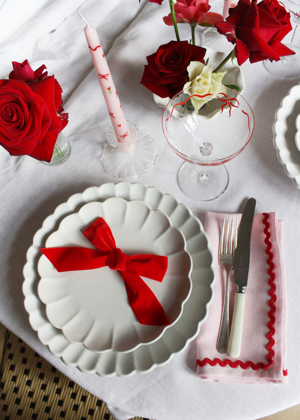 Paire de lunettes coupe à nœud rouge peintes à la main en édition limitée