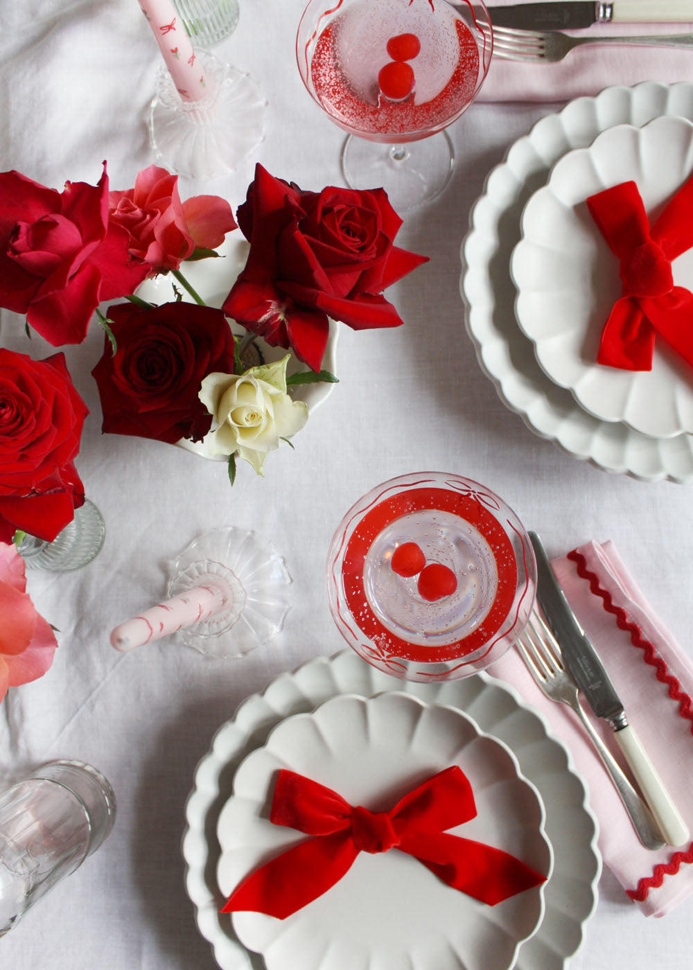 Paire de lunettes coupe à nœud rouge peintes à la main en édition limitée