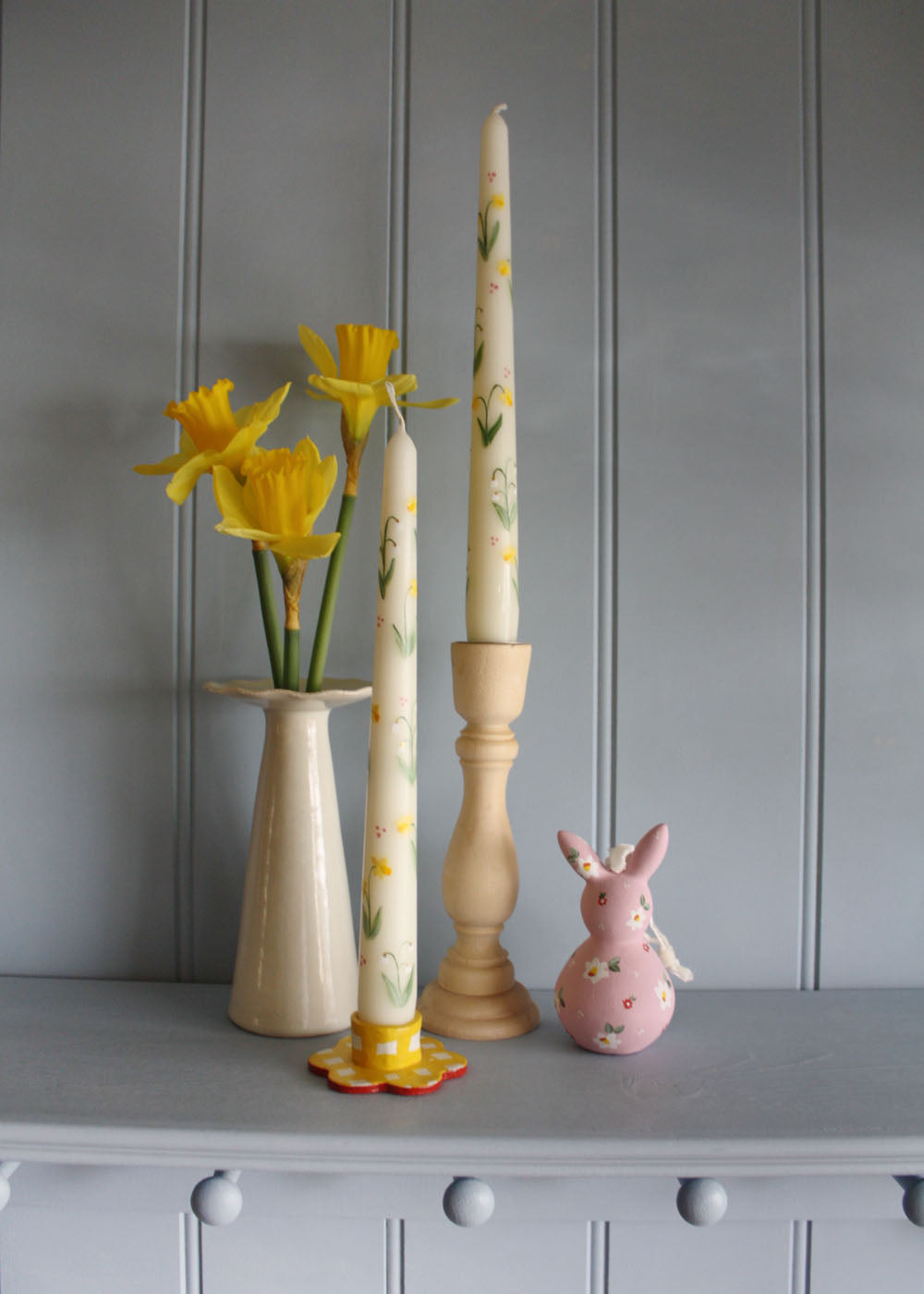 Narcissus pink ceramic bunny