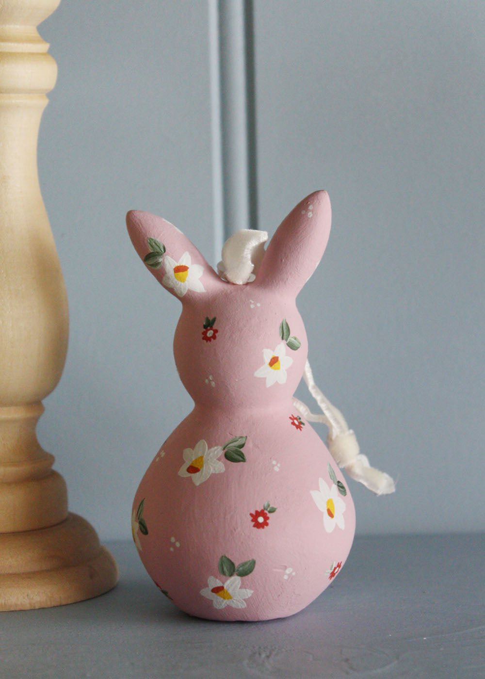 Narcissus pink ceramic bunny