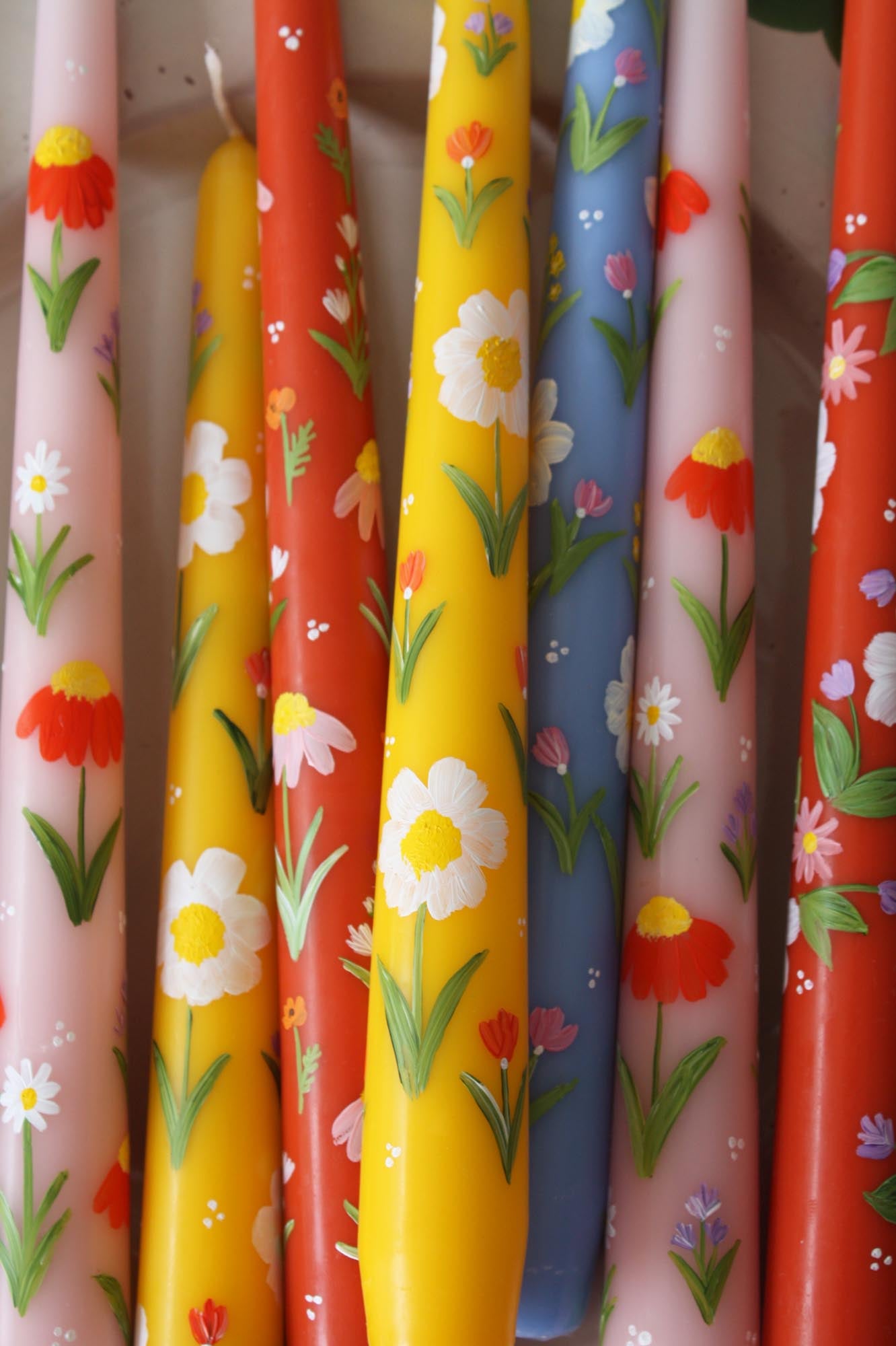 Bougie fleurie jaune soleil